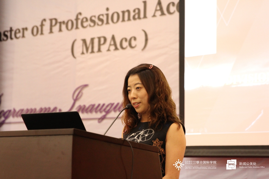 The students representative gave speech